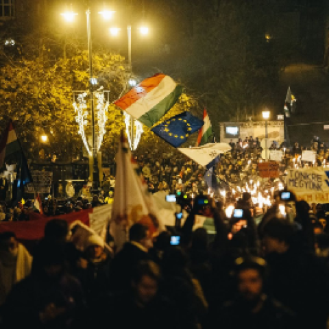 Karácsony Gergelyt szorongatja a Fidesz, de Magyar Péter a célpont