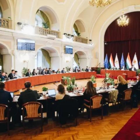 A Fidesz a Fővárosi Önkormányzat anyagi ellehetetlenítésével próbálja Budapestre rángatni a TISZÁ-t