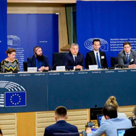 Orbán Viktor kudarcot vallott, de a legrosszabbat elkerülhette az EPP döntésével