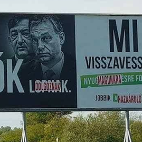 Plakáttörvény-módosítás: alkalmatlan és Alaptörvény-ellenes