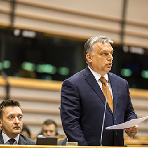Thomas Melia: globális recessziótól szenved a demokrácia