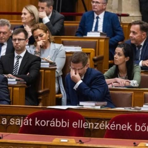 A Fidesz a saját korábbi ellenzékének bőrébe bújt